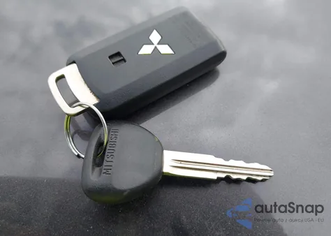 2017 Mitsubishi Outlander Sel z USA, uszkodzony, nr VIN JA4AZ3A38HZ069847